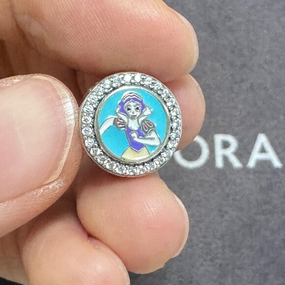 2025 Disney Parks runDisney Princess Weekend Pandora Charm Snow White Challenge - Picture 1 of 4